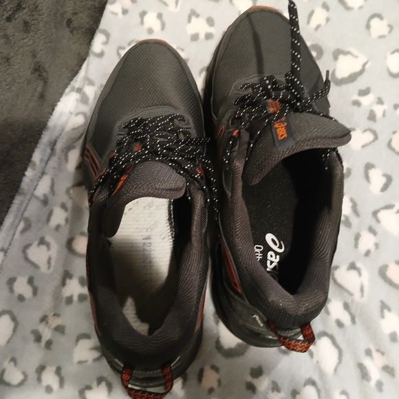 ASICS men size 11 - Picture 2 of 7